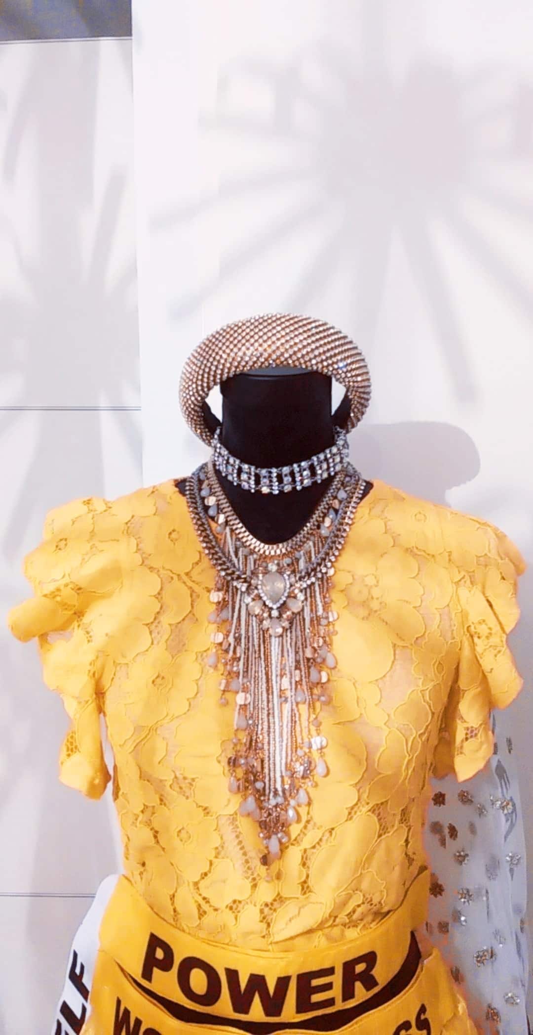 Gele Indiase lehenga gharara blouse